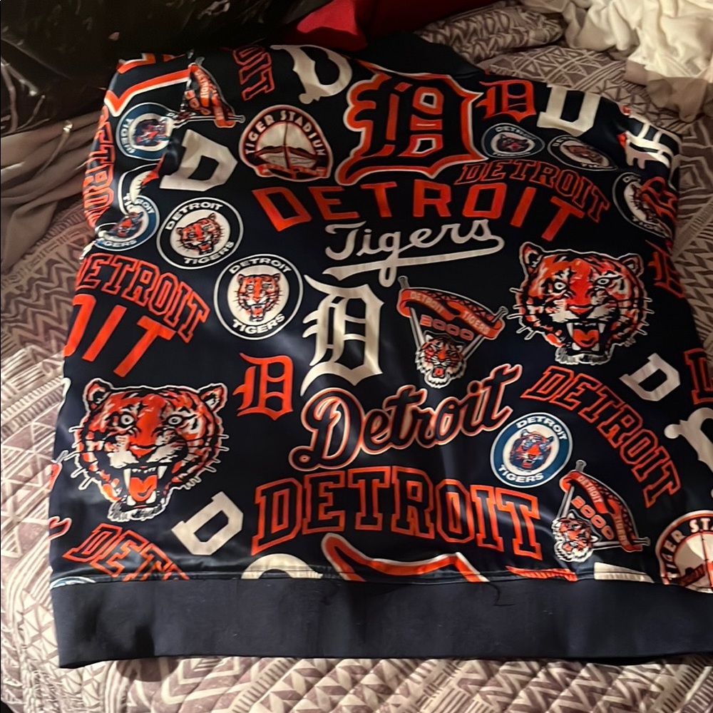 Detroit Tigers Graphic Jacket - Picture 4 of 4